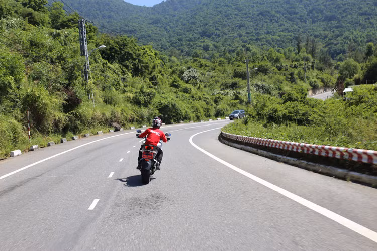 Theo nhiều khách hàng nhận xét, chiếc Ducati Multistrada 2015 có khả năng xử lý tốt và cực kỳ an toàn trong mọi tình huống.