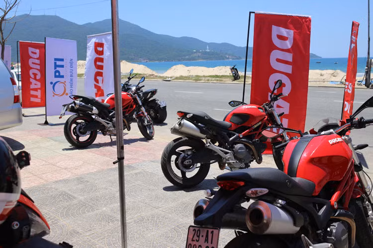 Cùng với đại hội môtô lớn nhất cả nước đang diễn ra, chương trình lái thử xe Ducati là một trong những hoạt động thú vị của Đại hội môtô Đà Nẵng năm nay.