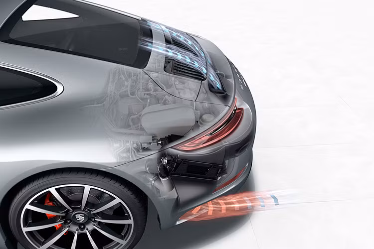 Trong khi đó, phiên bản Carrera S chỉ mất đúng 3.9 giây để đạt 100km/h và đạt tốc độ tối đa 305 km/giờ.