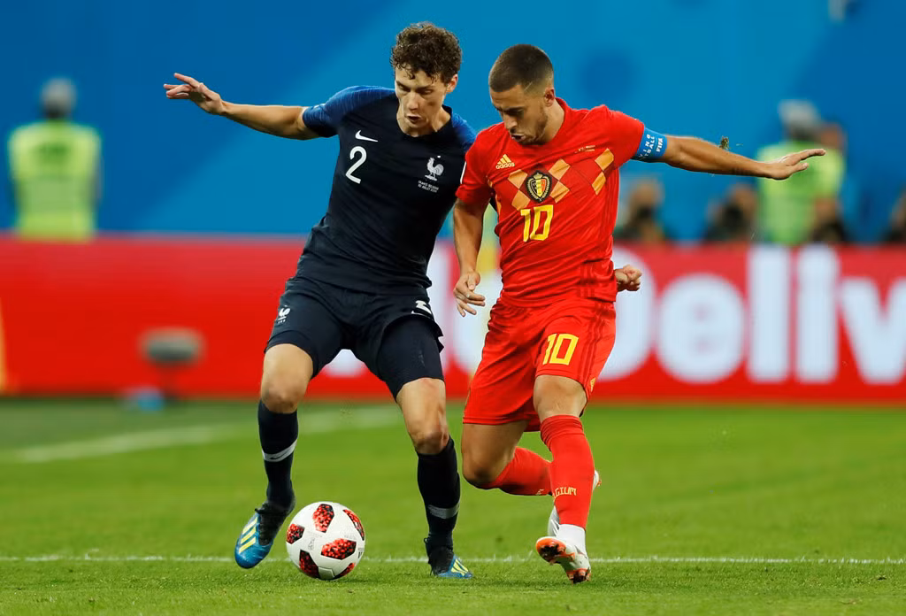 Bên cạnh Mbappe, một cầu thủ khác cũng để lại dấu ấn là Eden Hazard. Trong hơn 30 phút đầu trận, Hazard liên túc có những pha đi bóng lắt léo và tốc độ bên hành lang trái, khiến hậu vệ Benjamin Pavard nhiều lần bị bỏ lại phía sau. Hazard thậm chí đã có thể có bàn thắng nếu Varane không đánh đầu phá bóng.