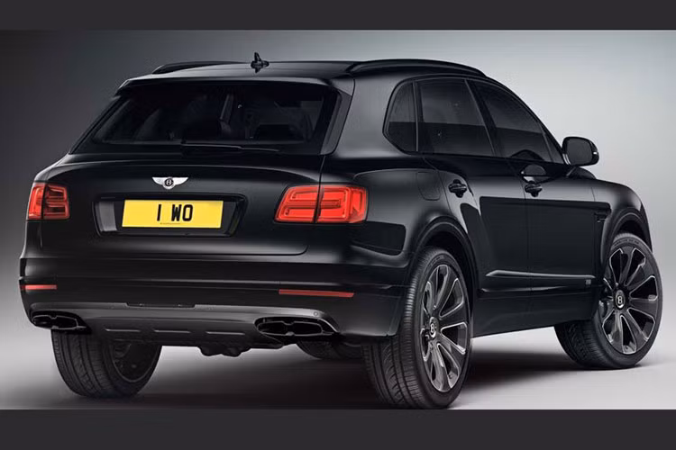 Xe được trang bị bộ mâm Design Series Mulliner Paragon 7 chấu thiết kế đặc biệt và được hoàn thiện trong màu xám kim loại với nhiều điểm nhấn được đánh bóng.