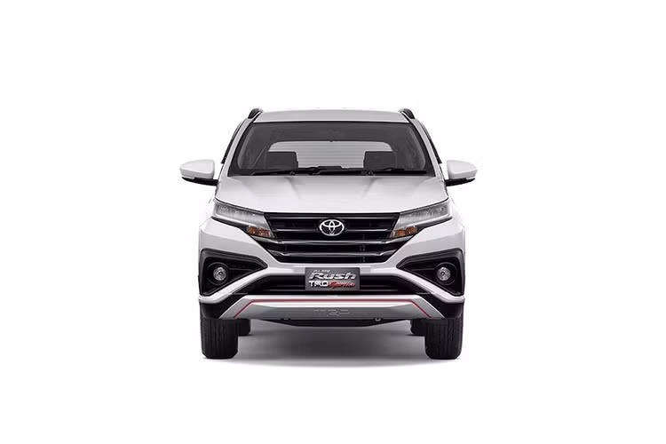 Thay vì là một chiếc crossover hạng B thuần túy, chiếc xe đã được đổi thành kiểu dáng MPV mang phong cách crossover để cạnh tranh với các đối thủ mang xu hướng thiết kế tương tự như Mitsubishi Xpander và Honda BR-V. Sự thay đổi này khiến Rush 2018 vừa có được đặc tính gầm cao và kiểu dáng khỏe khoắn của crossover, nhưng đồng thời có không gian chở người linh hoạt và rộng rãi như MPV. 