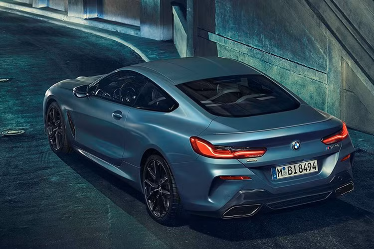 Xe được sản xuất lắp ráp tại nhà máy BMW Dingolfing trong khoảng từ tháng 4 đến tháng 6/2019. Trước đó hồi đầu tháng 1/2019, BMW cũng đã giới thiệu phiên bản đặc biệt M850i Night Sky do bộ phận BMW Individual Manufaktur thực hiện. Những phiên bản đặc biệt này góp phần làm cho dòng xe BMW 8 Series thêm cuốn hút hơn.