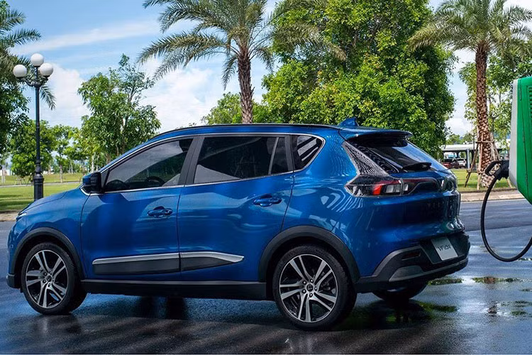 VinFast ban duoc 2.103 xe oto trong thang dau tien nam 2022-Hinh-2