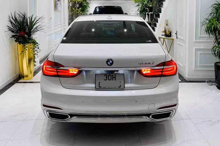 Xe sử dụng động cơ 2 lít 4 xi-lanh, bơm tăng áp cửa nạp kép TwinPower Turbo cho công suất 258 mã lực tại vòng tua máy 5.000-6.500 vòng/phút, mô-men xoắn cực đại 400 Nm tại 1.550-4.400 vòng/phút. Thời gian tăng tốc 0-100 km/h mất 6,3 giây, tốc độ tối đa giới hạn 250 km/h phối hợp với hộp số tự động 8 cấp. Người lái có thể tăng chiều cao gầm lên 20mm, trong các chế độ lái Sport, Comfort và Comfort +, xe sẽ tự động hạ gầm xuống 10mm khi đạt đến một tốc độ nhất định.