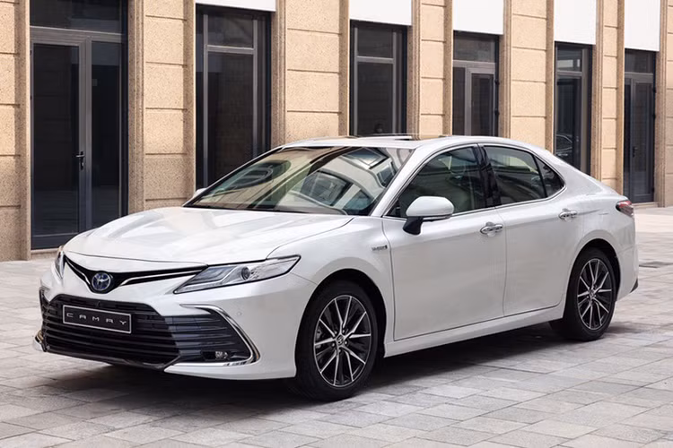 Loat xe oto Toyota ruc rich tang gia tai Viet Nam-Hinh-2