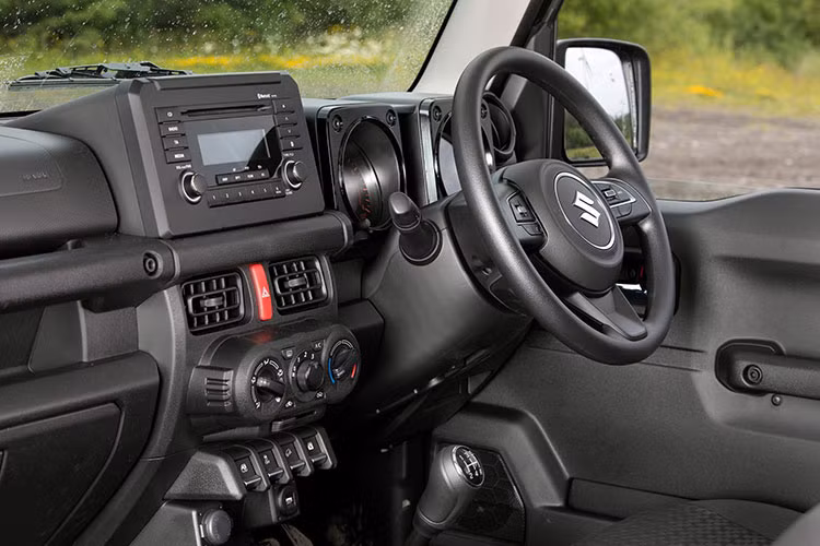 Suzuki Jimny ban 2 cho ngoi, tu 536 trieu dong tai Anh quoc-Hinh-3