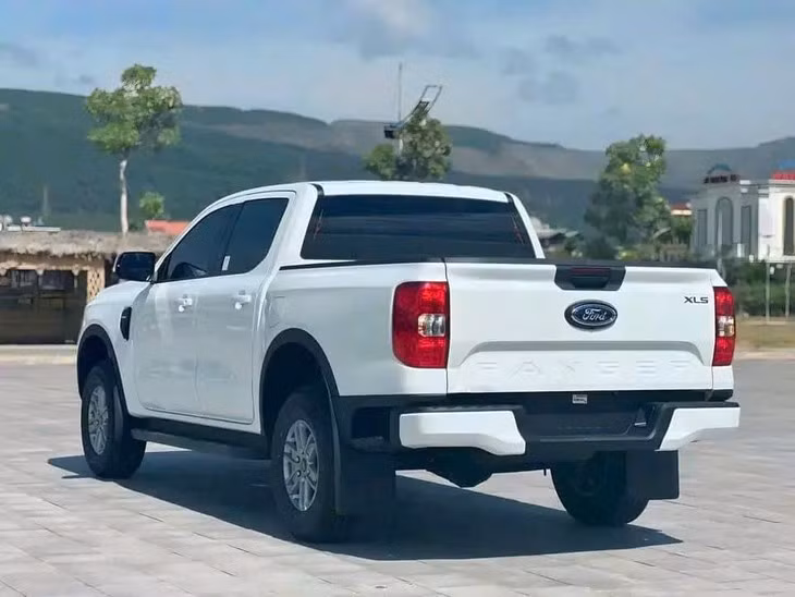 Ford Ranger XLS+ 2025 moi vua ra mat Viet Nam co gi hay?-Hinh-2