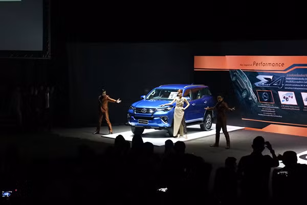 Toyota chinh thuc ra mat toan cau phien ban Fortuner 2016-Hinh-2