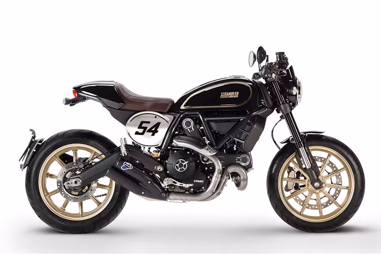 Tiếp nối sự thành công của dòng xe Ducati Scrambler với 4 phiên bản đã được ra mắt trước đó thì cũng tại sự kiện triển lãm EICMA 2016, hãng xe Ý đã ra mắt thêm phiên bản Ducati Scrambler Cafe Racer 2017 với vẻ ngoài phong trần đặc trưng mang hơi hướng retro.