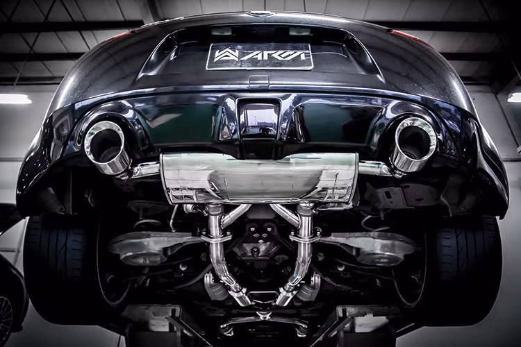 Nhưng do nhu cầu sản phẩm tăng cao và lượng nhân viên tăng, Akrapovic đã phải đưa nhà máy về nơi rộng hơn gấp 4 lần so với nhà máy cũ.