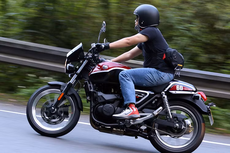 Giá của hai mẫu xe Wolf 300 nhà SYM tham khảo tại thị trường Đài Loan có giá từ 129 triệu đồng cho phiên bản Classic, còn bản Wolf 300 Cafe Racer ABS có giá khoảng 133,7 triệu đồng.