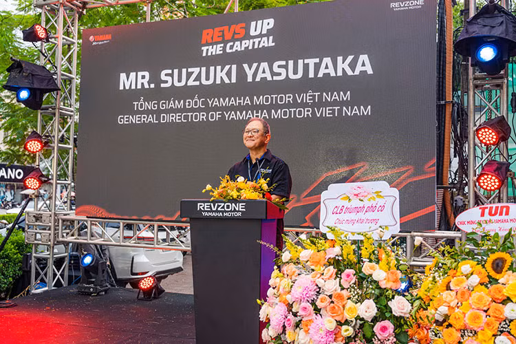 Revzone Workshop là một trong những xưởng dịch vụ lớn nhất miền Bắc và được đầu tư nhằm phục vụ cho toàn bộ khách hàng sử dụng xe phân khối lớn nói chung và xe Yamaha nói riêng, với 3 khu vực chính là Quick Service (Bảo dưỡng và sửa chữa nhanh), Detailing (Chăm sóc xe)...
