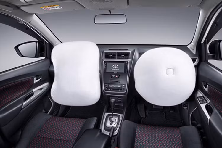 Quay trở lại Việt Nam, từ lúc ra mắt đến nay (nhập Indonesia) Avanza là mẫu MPV cỡ nhỏ chủ yếu hướng đến đối tượng khách hàng mua xe để chạy dịch vụ cần sự bền bỉ, độ tin cậy, nhiều chỗ ngồi và chi phí ‘’nuôi xe’’ thấp.