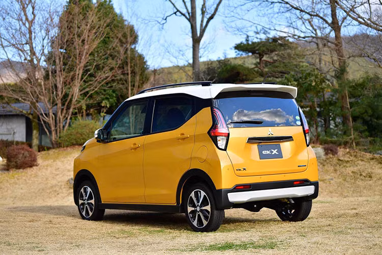 Về công nghệ, Mitsubishi eK X 2019 lần đầu tiên được trang bị hệ thống hỗ trợ người lái trên cao tốc Mi-Pilot. Hệ thống này sẽ hỗ trợ việc vận hành chân ga, chân phanh và vô lăng để giảm tình trạng stress cũng như mệt mỏi của người lái khi đi đường dài.