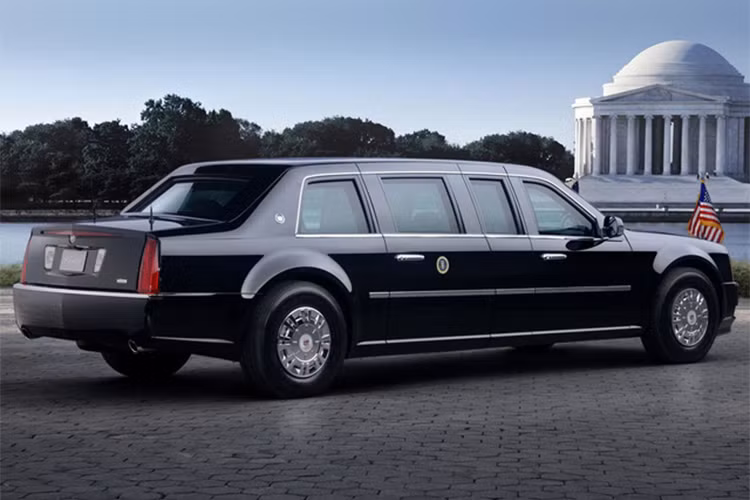 Cadillac đã là thương hiệu nhận trách nhiệm chế tạo xe cho các đời tổng thống Mỹ từ năm 1993 tới nay. Trước đó, mỗi tổng thống Mỹ sử dụng một dòng xe riêng theo ý thích của mình, hầu hết tới từ Cadillac nhưng đôi lúc là cả Lincoln. Các mẫu xe tổng thống sử dụng sau khi hết nhiệm kỳ đều bị phá hủy trong bí mật để tránh lộ công nghệ chế tạo ra bên ngoài.