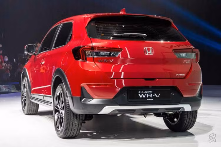 Hãng xe Honda hiện vẫn chưa công bố danh sách trang bị cụ thể của WR-V tại Nhật Bản, nên chưa rõ xe có được cung cấp tùy chọn hộp số sàn 6 cấp hay không.