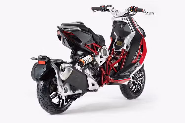 Mới đây, mẫu xe tay ga này đã được hãng xe Ý cập nhật màu mới cho phiên bản Itajet Dragster 2021 mới tuyệt đẹp. Đáng chú ý, thiết kế của mẫu scooter thể thao này mang phong cách rô-bốt biến hình.