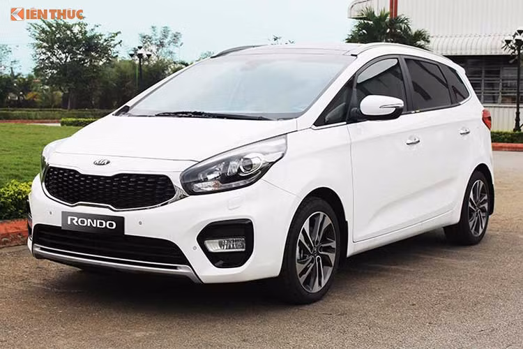 An toàn trên xe được hãng ôtô Kia trang bị hệ thống chống bó phanh ABS, cân bằng điện tử EBD, kiểm soát hành trình, cảm biến đỗ xe trước và sau, camera lùi, cân bằng điện tử ESP, ổn định thân xe VSM, hỗ trợ khởi hành ngang dốc HAC, chìa khóa thông minh, 6 túi khí, khóa cửa tự động.