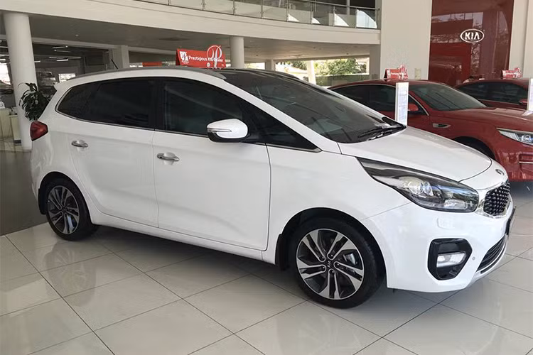 Ở 3 phiên bản động cơ xăng còn lại là loại động cơ 2.0 lít, công suất 159 mã lực tại vòng tua 6.500 vòng/phút và mô men xoắn cực đại 194 Nm/4.800 vòng/phút, đi kèm hộp số tự động 6 cấp và số sàn 6 cấp.