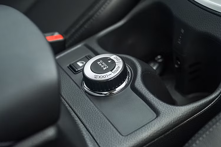 Nissan X-Trail (phiên bản 2.5L SV 4WD) được trang bị hệ thống camera 360 độ, tính năng lần đầu tiên trang bị trong phân khúc Crossover. Bên cạnh đó, Nissan X-Trail được trang bị những tính năng an toàn hàng đầu giúp người lái và hành khách ngăn ngừa được những rủi ro và và tăng cường khả năng bảo vệ trong tình huống va chạm.