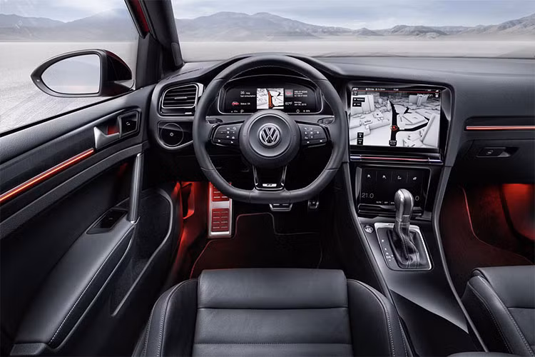 Hoàn thiện ngoại hình xe là hệ thống đèn full LED và những logo TCR xuất hiện quanh xe. Volkswagen cho biết xe có tốc độ giới hạn 250 km/h, nhưng có thể đẩy lên đến 264 km/h khi bỏ hệ thống giới hạn Vmax.