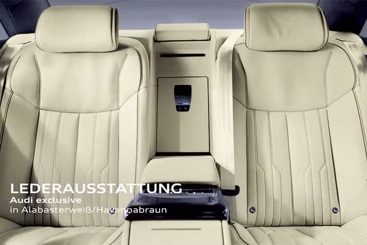 Với chi phí bổ sung, Audi sẽ cung cấp ghế ngồi ôm sát người hơn (body-hugging seats) ôm lưng ghế có độ sâu khoảng 15mm, ghế ngồi có tựa đầu tích hợp quang học lần đầu tiên xuất hiện trên A8.