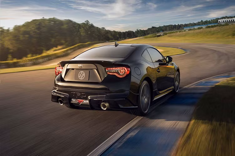 Phiên bản 2019 của mẫu xe thể thao Toyota 86 TRD Special Edition mới sẽ được bán giới hạn trong 1418 chiếc, với giá khởi điểm 32,420 USD (tương đương khoảng 752 triệu đồng) tại thị trường Mỹ.
