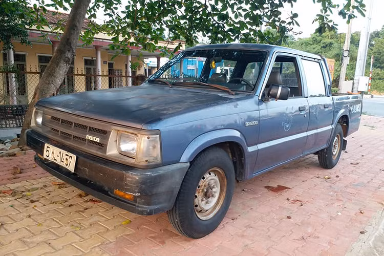 Những chiếc xe bán tải Mazda B2200 có xu hướng giảm giá qua từng năm, tỷ lệ thuận so với số năm còn có thể sử dụng trước khi hết niên hạn. Hiện trên thị trường xe cũ hiện nay, những chiếc xe còn ngon và mới hơn cũng chỉ có giá từ hơn 40 triệu đồng. Theo nhiều dân chơi bán tải, Mazda B2200 cũ độ lại phong cách gầm thấp hiện khá phổ biến.