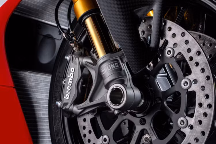Gói điện tử bao gồm ABS Cornering EVO, Ducati Traction Control (DTC) EVO 2, Ducati Wheelie Control (DWC) EVO, Ducati Quick Shift up/down (DQS) EVO 2 và cuối cùng là Engine Brake Control (EBC) EVO, giúp người lái để tối ưu hóa độ ổn định cho chiếc Ducati của mình trong điều kiện vào cua khắc nghiệt.