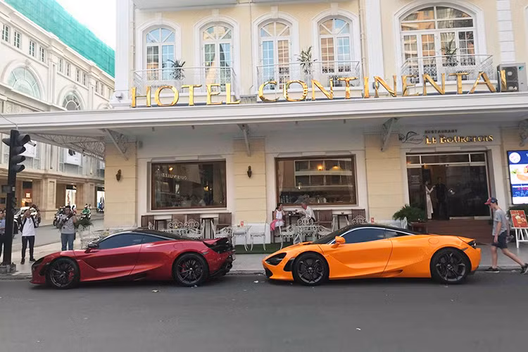 Mới đây, những hình ảnh hai chiếc McLaren 720S đỗ cùng nhau trên phố Sài gòn đã nhận không ít sự chú ý của cộng đồng mạng cũng như giới chơi xe trong nước. Trong đó chiếc xe mang màu cam thuộc sở hữu của đại gia siêu xe Cường Đôn la, trong khi siêu xe McLaren 720S màu đỏ Memphis của trưởng đoàn Car Passion 2019.