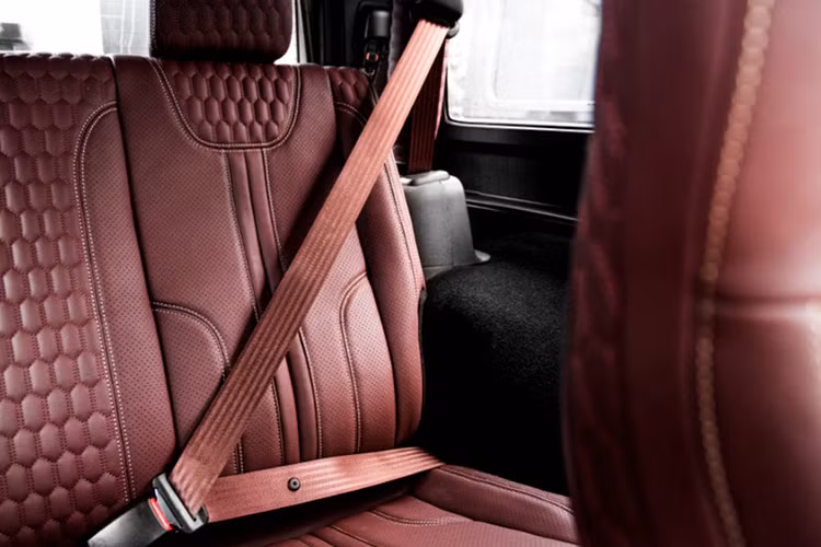Về hiệu suất, các khách hàng sở hữu phiên bản 3,6L vẫn tiếp tục thừa hưởng động cơ công suất 280 mã lực, mô men xoắn 347 Nm, trong khi biến thể nhỏ hơn – phiên bản 2,8L vẫn cho khả năng tăng tốc lên 100 km/h trong 10,6 giây, trước khi đạt vận tốc cực đại 172 km/h.