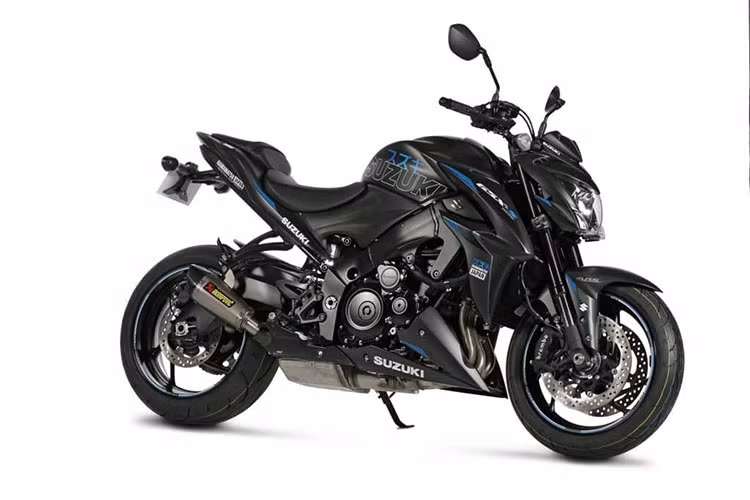 GSX-S1000 mang ngôn ngữ thiết kế tương tự Sugomi của Nhật Bản, nhưng lại có phần lịch lãm hơn. Chiếc xe thể hiện uy lực của 1 chiến binh đường phố đúng nghĩa. Thiết kế cụm đèm pha trước dạng đơn cùng các góc cạnh đầy sắc sảo vẫn không thay đổi nhiều so với phiên bản thường từng ra mắt trước đó.