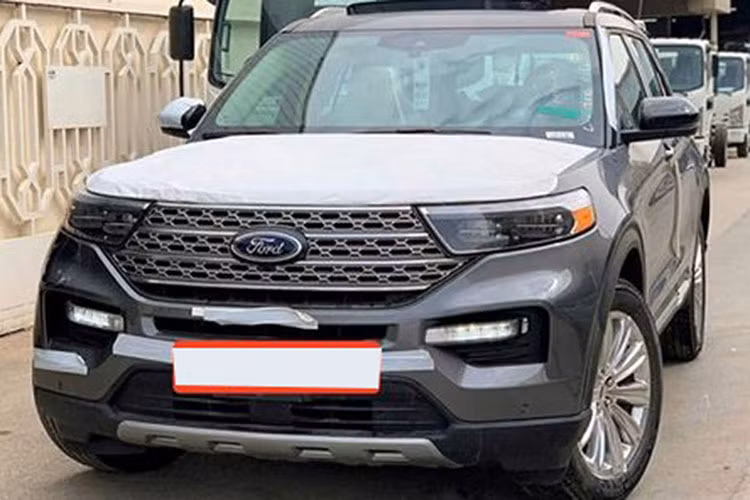 Ford Explorer 2021 chinh hang cap cang Viet Nam, cho ngay ra mat