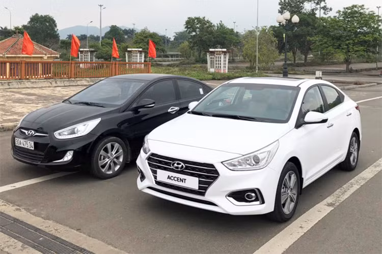 Mẫu xe sdean giá rẻ Hyundai Accent 2018 vừa xuất hiện trên đường phố Hà Nội không lâu sau đợt trưng bày trong một sự kiện nội bộ. Tuy nhiên, đến nay xe vẫn chưa có giá bán chính thức. Phía nhà phân phối mẫu xe này cho biết nó sẽ ra mắt thị trường trong thời gian tới đây.