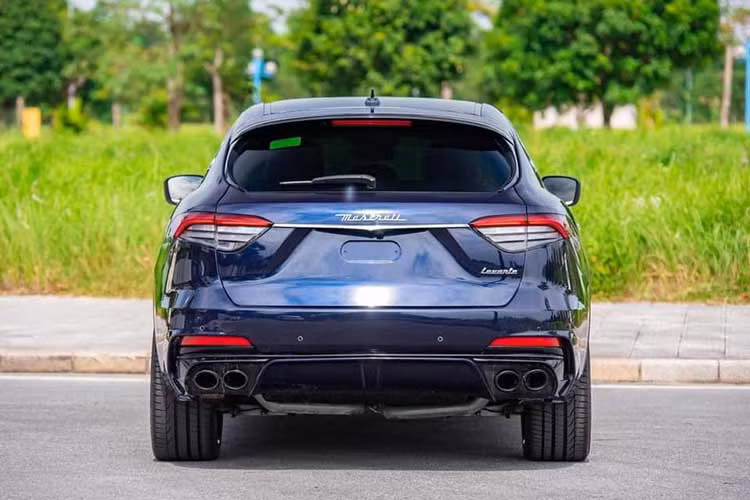 Maserati Levante 2017 sử dụng động cơ V6 tăng áp đôi, dung tích 3.0L, công suất 350 mã lực tại 5000 vòng/phút, mô men xoắn cực đại 500 Nm tại 4500 đến 5000 vòng/phút. Trong vòng 5,2 giây Maserati SUV này có thể tăng tốc từ 0-100km/h, tốc độ tối đa 264km/h. Đi kèm là hộp số 8 cấp ZF Sachs và hệ dẫn động 4 bánh.