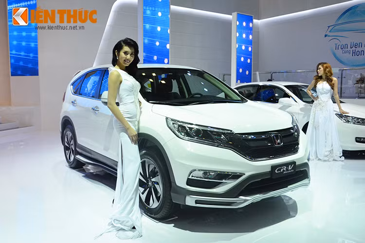 Đặc biệt, CR-V (2.4) được vinh dự xướng tên tại lễ vinh danh những mẫu xe có kết quả an toàn hàng đầu tại khu vực Đông Nam Á - ASEAN-NCAP Grand Prix Awards 2014 với kết quả ASEAN NCAP 5 sao.