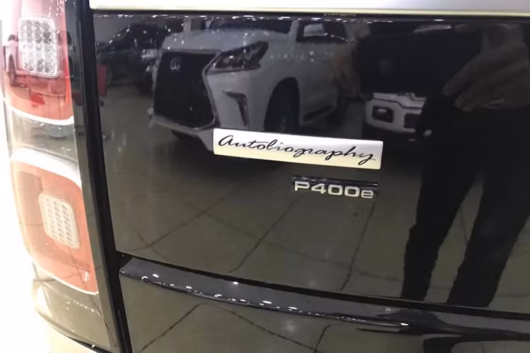 Hiện tại, số lượng xe SUV hạng sang Range Rover 2019 được đưa về thị trường Việt Nam không nhiều, chỉ đếm trên đầu ngón tay bao gồm cả phiên bản HSE, Autobiography LWB 5.0 và cả LWB Autobiography P400E.