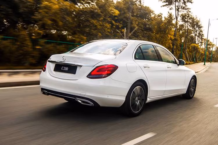 Mẫu xe sang Mercedes-Benz C-Class là quân bài chiến lược, đóng góp lớn vào doanh số của Mercedes-Benz trong thời gian qua. Theo hãng ôtô Đức cho hay, doanh số của C-Class trong năm 2018 là hơn 1.200 xe, trong tổng số 6.269 xe bán ra trong năm, chiếm khoảng 20%.