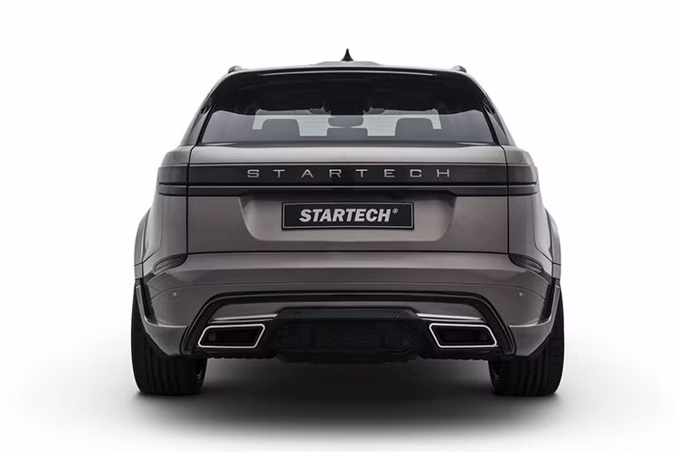 Về phần đuôi xe, hãng độ Startech cũng đã thay thế toàn bộ những mảng ốp phía sau, đồng thời thêm bộ phận khuếch tán không khí dưới cản sau, tích hợp cả ống xả tạo thành một khối liền lạc, cứng cáp hơn. 