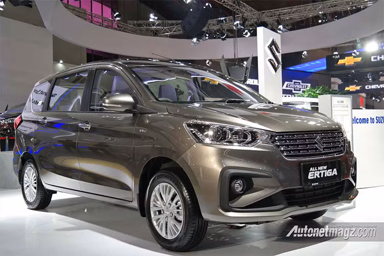 Sau 6 năm kể từ khi ra mắt vào năm 2012, hãng xe Suzuki mới tiếp tục cập nhật nâng cấp phiên bản hoàn toàn mới cho chiếc MPV cỡ nhỏ Ertiga của mình. Suzuki Ertiga 2018 mới được xây dựng trên nền tảng Heartect mới nhất của hãng xe Nhật bản, nó khá giống Swift, Dzire và Ignis cho thiết kế ngoại thất hoàn toàn khác biệt.