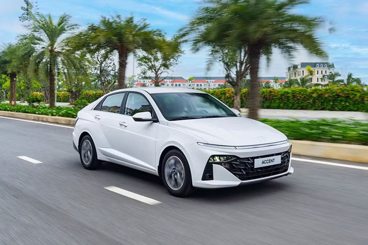 Người Việt đã mua 16.176 chiếc sedan trong 6 tháng đầu năm 2024. Nhu cầu mua xe đã giảm gần 30% so với cùng kỳ năm ngoái. Trừ Mazda2 tăng trưởng nhẹ, các mẫu xe còn lại trong phân khúc đều giảm doanh số so với lượng xe tiêu thụ 6 tháng đầu năm 2023.