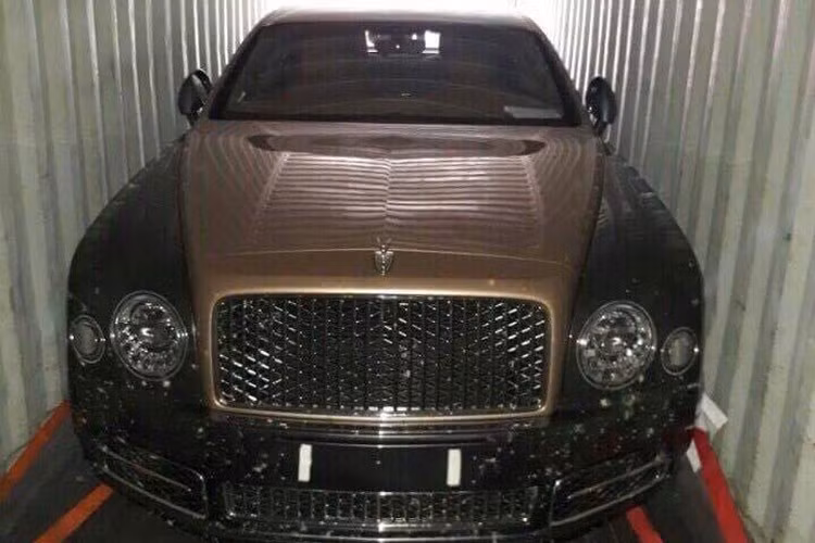 Siêu xe sang Bentley Mulsanne EWB 2017 mới này sẽ vẫn sử dụng động cơ V8, Biturbo, dung tích 6,75 lít, sản sinh công suất tối đa 505 mã lực và mô-men xoắn cực đại 1.020 Nm. Động cơ kết hợp với hộp số tự động 8 cấp do ZF sản xuất với khả năng sang số êm ái hơn.