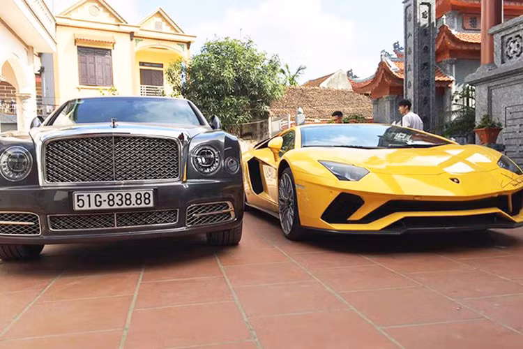 Mulsanne EWB 2018 vẫn sử dụng động cơ V8, Biturbo, dung tích 6,75 lít, sản sinh công suất tối đa 505 mã lực và mô-men xoắn cực đại 1.020 Nm. Động cơ kết hợp với hộp số tự động 8 cấp do ZF, nhờ đó, nó dễ dàng tăng tốc từ vị trí xuất phát lên 100 km/h chỉ trong vòng 5,1 giây trước khi đạt vận tốc tối đa 305 km/h.