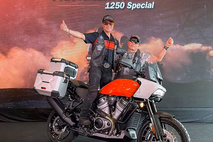 Khối lượng ướt của mẫu adventure Pan America nhà Harley-Davidson là 245 kg cho bản Standard và 258 kg cho bản Special. Bình xăng dung tích 20 lít mang hơi hướng thiết kế theo phong cách cruiser, tuy nhiên hai bên bình xăng được làm lõm xuống giúp người điều khiển có thể kẹp hai chân vào một cách chắc chắn hơn. 