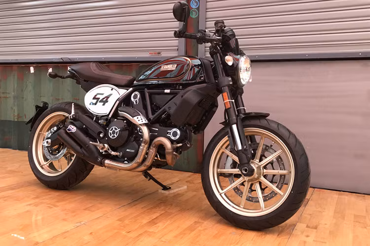 Ngày 25/04/2017, Ducati Việt Nam đã giới thiệu trước báo giới siêu phẩm Ducati Scrambler Cafe Racer tới người hâm mộ tại TP HCM. Đây sẽ là một trong những mẫu xe hấp dẫn được Ducati chọn để giới thiệu với đông đảo người mê xe tại Triển lãm môtô – xe máy Việt Nam 2017.
