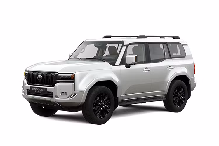 Về vận hành, Prado 2024 tại Việt Nam sử dụng động cơ xăng 2.4L tăng áp, cung cấp công suất 267 mã lực và mô-men xoắn 430 Nm. Xe được trang bị hệ dẫn động 4 bánh toàn thời gian và hộp số tự động 8 cấp. 