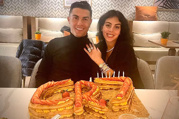 Cristiano Ronaldo duoc ban gai tang xe SUV Cadillac Escalade-Hinh-3