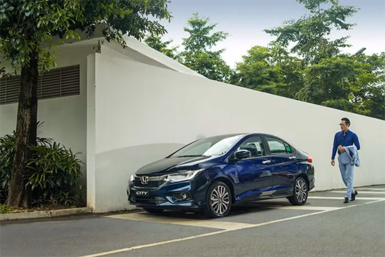 Trong tháng 6/2018 vừa qua, Honda City vẫn thăng hoa với mức tăng 28% cùng kỳ để đạt gần 706 xe bán ra. Trong 6 tháng đầu năm mẫu xe này đạt doanh số 4.855 xe trên toàn thị trường, xếp ở vị trí thứ 7.