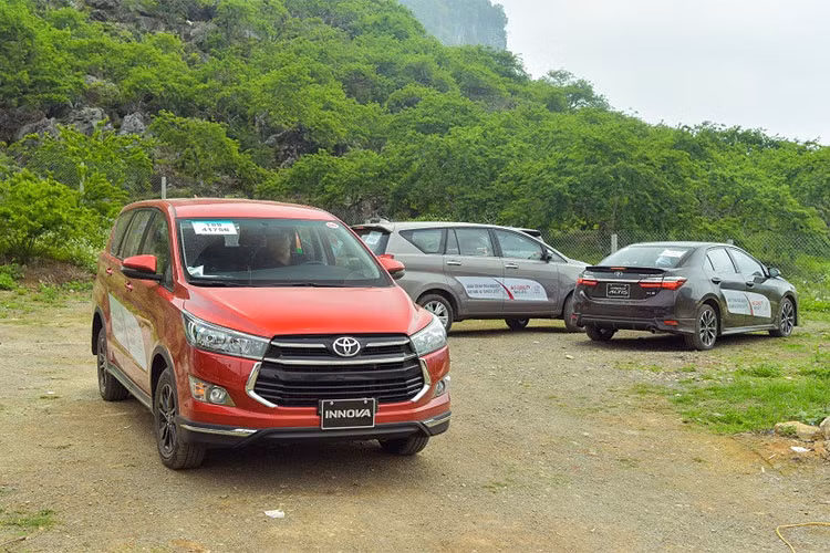 Đứng vị trí tiếp theo trong bảng xếp hạng là mẫu MPV Toyota Innova với doanh số 1.391 xe trong tháng 6/2018. Trong 6 tháng đầu năm, Toyota Innova bán ra được 7.497 xe, xếp vị trí thứ 3. Tại thị trường Việt Nam, Innova hiện có mức giá từ 743 đến 945 triệu đồng.